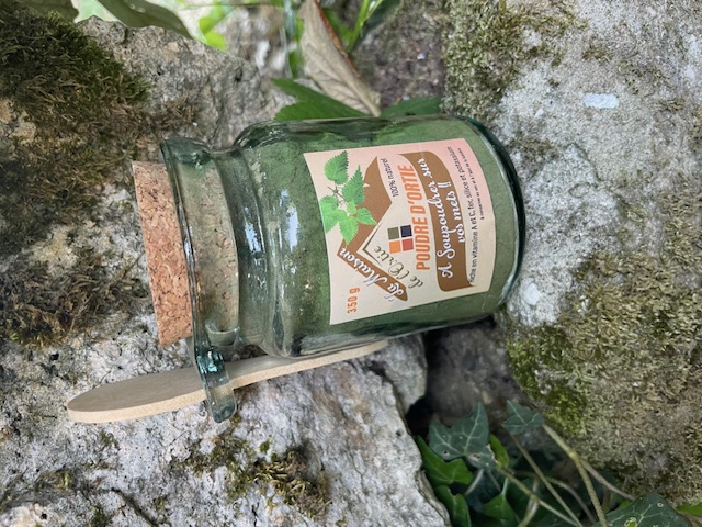 Poudre d'ortie 350 g avec cuill&egrave;re en bois